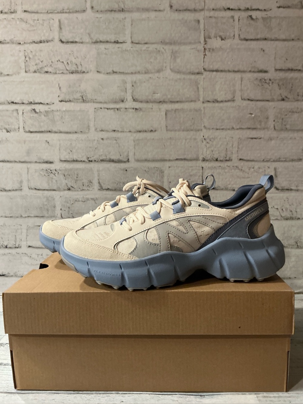Merrell Women’s 8.5 Clover Tech Sneaker